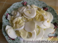 Фото приготовления рецепта: Закуска из яиц и помидоров - шаг №2