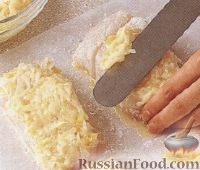 Фото приготовления рецепта: Треска под картофельной корочкой - шаг №4