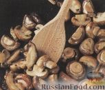 Фото приготовления рецепта: Теплый салат с грибами - шаг №3