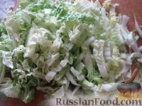 Фото приготовления рецепта: Салат "Закусочный" из ветчины, яиц и помидоров - шаг №3