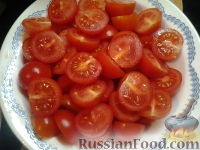Фото приготовления рецепта: Салат "Цезарь" с курицей и помидорами черри - шаг №10