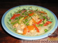 Фото к рецепту: Лапша соевая с овощами и морепродуктами