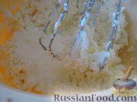 Фото приготовления рецепта: Ванильные сырники со сметаной - шаг №2