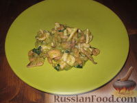 Фото к рецепту: Кальмары с креветками  "Вкусняшка"