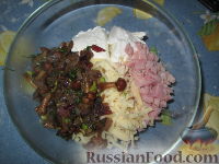 Фото приготовления рецепта: Сочни с ветчиной, сыром и грибами - шаг №7