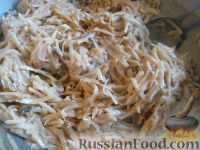 Фото приготовления рецепта: Драники с грибами - шаг №8