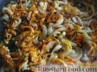 Фото приготовления рецепта: Салат из морской капусты с морковью и яйцом - шаг №10