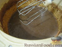Фото приготовления рецепта: Пирог простой шоколадный - шаг №4