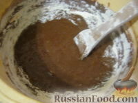 Фото приготовления рецепта: Пирог простой шоколадный - шаг №6