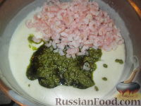 Фото приготовления рецепта: Лазанья с соусом песто и креветками - шаг №8