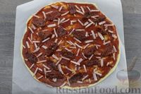 Фото приготовления рецепта: Бездрожжевая пицца с вялеными томатами, ветчиной и болгарским перцем - шаг №9
