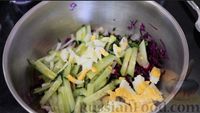 Фото приготовления рецепта: Салат с цветной капустой, ветчиной, огурцами, кукурузой и яблоком - шаг №6