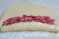 Фото приготовления рецепта: Дрожжевой хлеб-плетёнка с колбасой и сыром - шаг №15