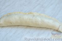 Фото приготовления рецепта: Дрожжевой хлеб-плетёнка с колбасой и сыром - шаг №16