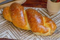 Фото приготовления рецепта: Дрожжевой хлеб-плетёнка с колбасой и сыром - шаг №19