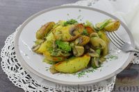 Фото приготовления рецепта: Жареная картошка с грибами и кабачками - шаг №11