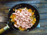 Фото приготовления рецепта: Суп с сосисками, вермишелью и овощами - шаг №9