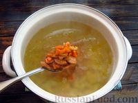 Фото приготовления рецепта: Суп с сосисками, вермишелью и овощами - шаг №16