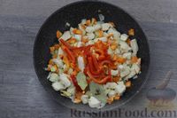 Фото приготовления рецепта: Индейка, тушенная с овощами в сметанно-томатном соусе - шаг №5