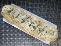 Фото приготовления рецепта: Штрудель со шпинатом и сыром фета, из слоёного теста - шаг №16