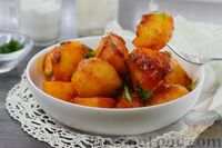 Фото к рецепту: Молодой картофель, тушенный в остром томатном соусе с базиликом