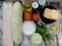 Фото приготовления рецепта: Киш с кабачками и сливочно-базиликовой заливкой, из слоёного теста - шаг №1