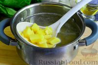 Фото приготовления рецепта: Щавелевый суп с фрикадельками и яйцами - шаг №3