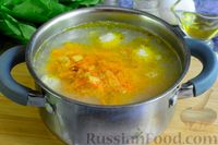 Фото приготовления рецепта: Щавелевый суп с фрикадельками и яйцами - шаг №10