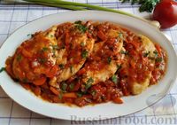 Фото к рецепту: Куриная грудка, тушенная с овощами в томатном соусе