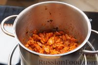 Фото приготовления рецепта: Сливочный суп с сосисками и манными клёцками - шаг №7