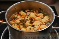 Фото приготовления рецепта: Сливочный суп с сосисками и манными клёцками - шаг №18