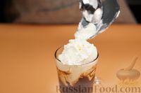 Фото приготовления рецепта: Холодный венский кофе с шоколадом (из растворимого кофе) - шаг №7