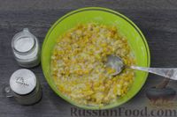 Фото приготовления рецепта: Белковые оладьи с кукурузой - шаг №4