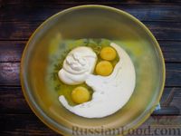 Фото приготовления рецепта: Заливной пирог на кефире и майонезе, с рисом и яйцами - шаг №5
