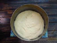 Фото приготовления рецепта: Заливной пирог на кефире и майонезе, с рисом и яйцами - шаг №9