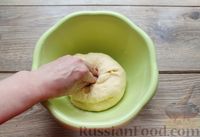 Фото приготовления рецепта: Сладкие пирожки со щавелем и клубникой (в духовке) - шаг №14