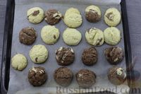 Фото приготовления рецепта: Двухцветное ванильно-шоколадное печенье "Шарики мороженого" - шаг №15