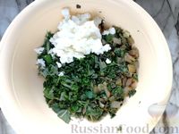 Фото приготовления рецепта: Чебуреки с сыром фета и зеленью, или Кутабы (на сковороде) - шаг №12