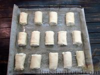 Фото приготовления рецепта: Пирожки-рулетики из вытяжного теста, с творогом и изюмом - шаг №17