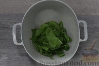 Фото приготовления рецепта: Омлет со шпинатом и сыром - шаг №2