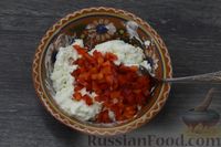Фото приготовления рецепта: Творожная намазка с болгарским перцем и чесноком - шаг №5