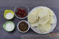 Фото приготовления рецепта: Конфеты из вафель, с клубникой и сметаной - шаг №1