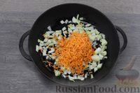 Фото приготовления рецепта: Рис с капустой (на сковороде) - шаг №3