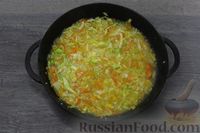 Фото приготовления рецепта: Рис с капустой (на сковороде) - шаг №7