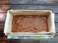 Фото приготовления рецепта: Шоколадный кекс с черешней - шаг №11