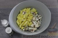 Фото приготовления рецепта: Скумбрия, запечённая с картофелем и грибами - шаг №4