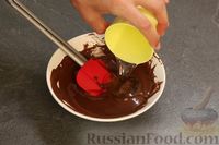 Фото приготовления рецепта: Мороженое "Максимус" из сливок и сгущёнки (с печеньем и шоколадной глазурью) - шаг №6