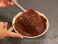Фото приготовления рецепта: Мороженое "Максимус" из сливок и сгущёнки (с печеньем и шоколадной глазурью) - шаг №7