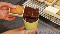 Фото приготовления рецепта: Мороженое "Максимус" из сливок и сгущёнки (с печеньем и шоколадной глазурью) - шаг №14