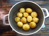 Фото приготовления рецепта: Молодая картошка в манной панировке (в духовке) - шаг №6
